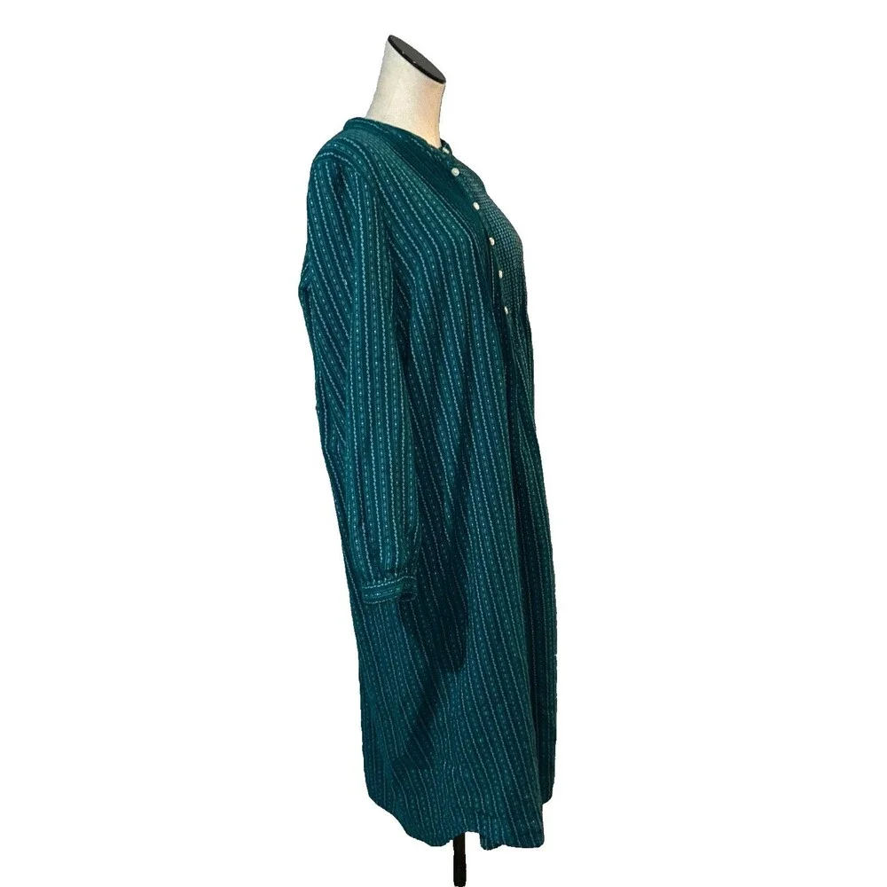 L.L.Bean Women's Embroidered Pintuck Flannel Nightgown size L Retro Cottagecore